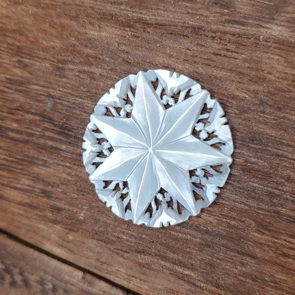 P116 pendant laces through openwork filigree carved mother of pearl - Picture 1 of 2